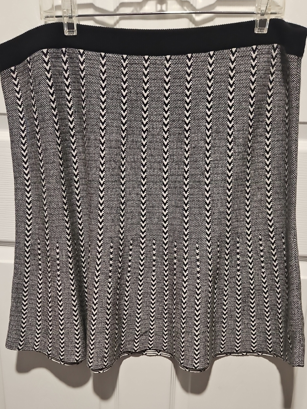 LOFT Black and White Chevron Skater Skirt XL